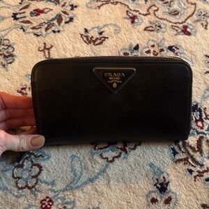 Prada Elegant Black Saffiano Wallet